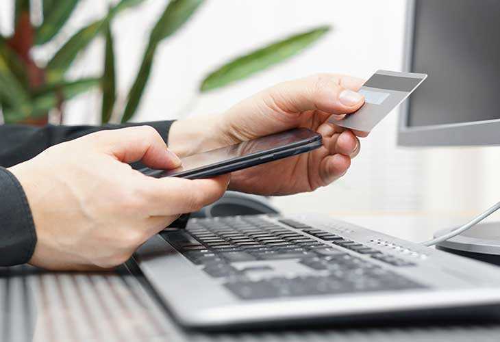 lady inputting credit card details into her mobile phone